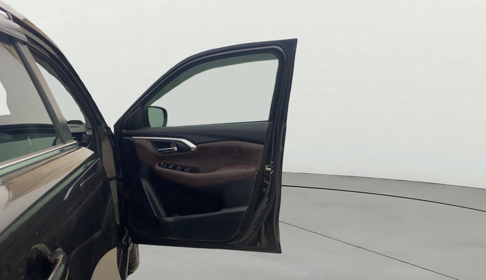 2022 Maruti Grand Vitara ALPHA SMART HYBRID AT, Petrol, Automatic, 18,513 km, RHS Front Door