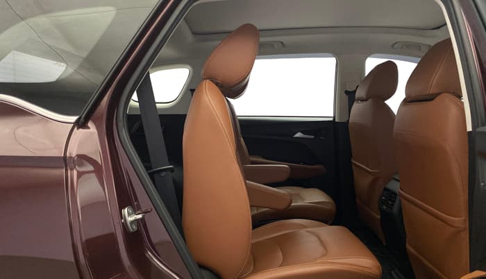 2021 MG HECTOR PLUS SHARP 1.5 PETROL TURBO HYBRID MT 6-STR, Petrol, Manual, 28,767 km, Right Side Rear Door Cabin