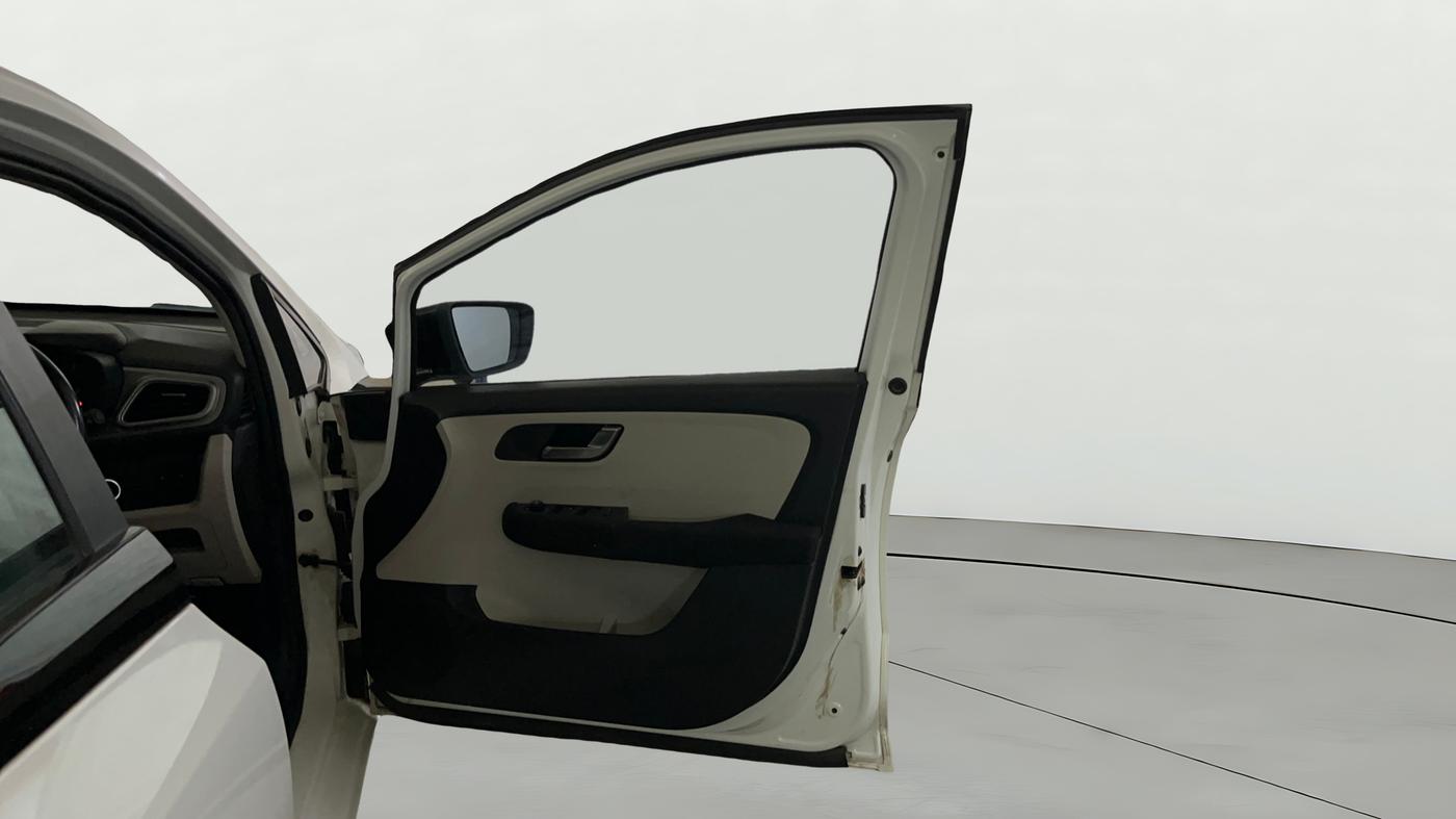 2023 Tata ALTROZ XZA PLUS, Petrol, Automatic, 82,235 km, RHS Front Door