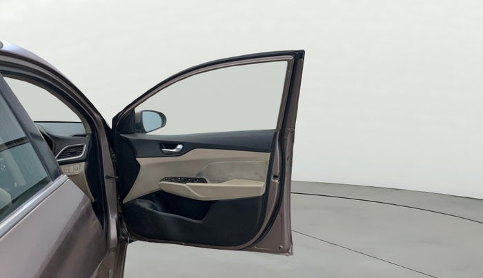 2017 Hyundai Verna 1.6 VTVT SX, Petrol, Manual, 73,291 km, RHS Front Door