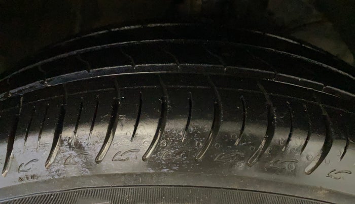 2019 Maruti Baleno DELTA PETROL 1.2, Petrol, Manual, 62,030 km, Right Front Tyre Tread