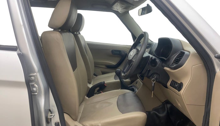 2016 Mahindra TUV300 T4 PLUS, Diesel, Manual, 1,08,591 km, Right Side Front Door Cabin