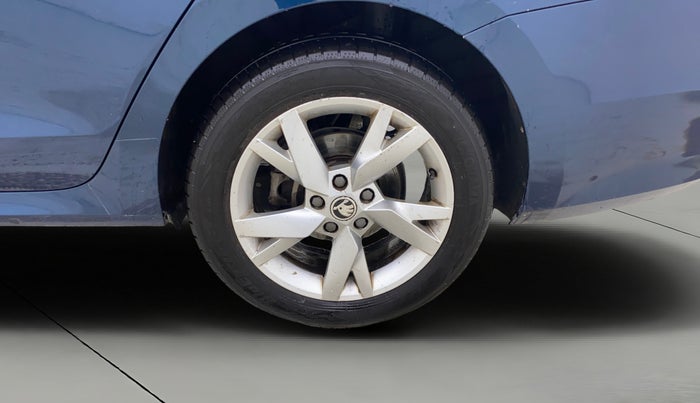 2021 Skoda Octavia STYLE 2.0, Petrol, Automatic, 94,384 km, Left Rear Wheel