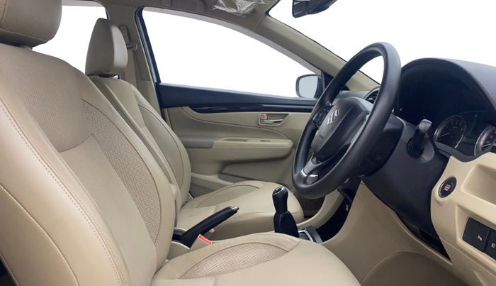 2015 Maruti Ciaz ZXI, Petrol, Manual, 51,463 km, Right Side Front Door Cabin