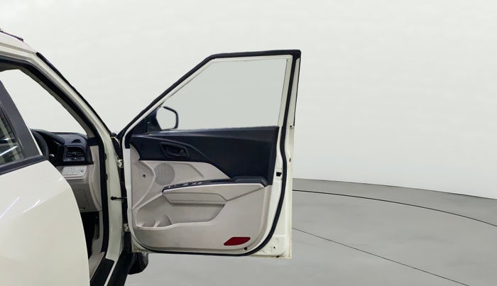 2021 Mahindra XUV300 W6 1.5 DIESEL AMT, Diesel, Automatic, 94,572 km, RHS Front Door