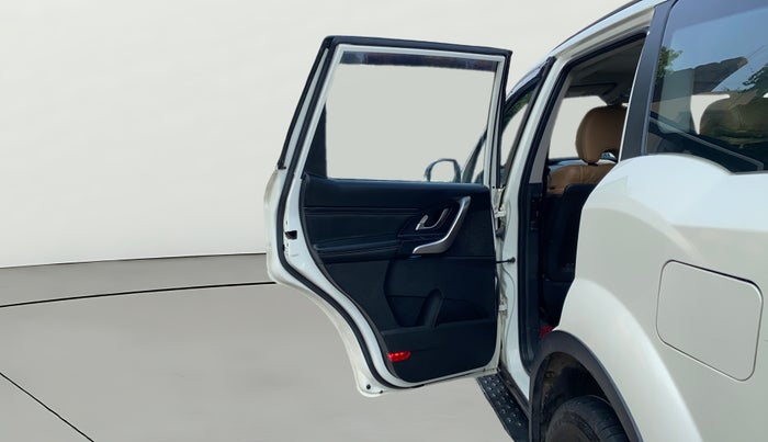 2019 Mahindra XUV500 W11 (O) AWD, Diesel, Manual, 63,104 km, LHS Rear Door