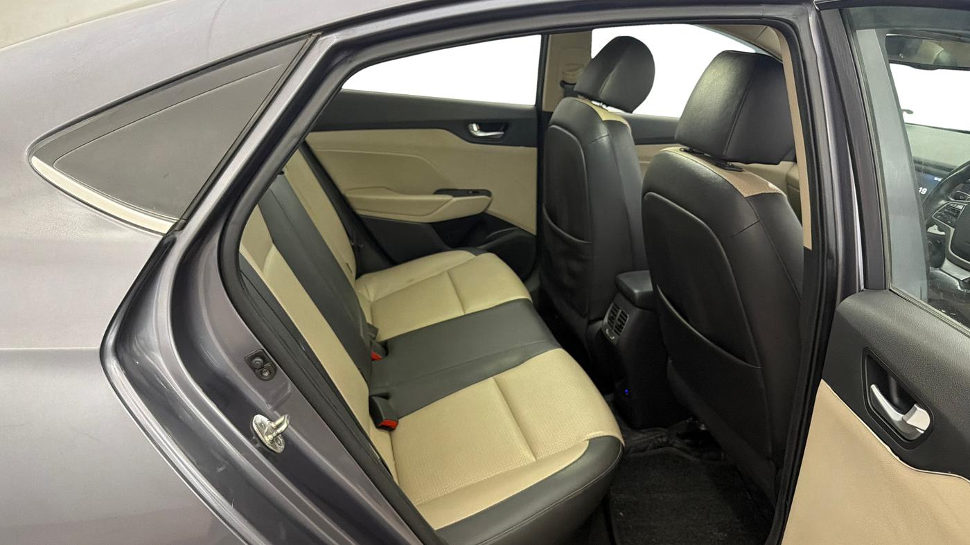 2017 Hyundai Verna 1.6 VTVT SX (O) AT, Petrol, Automatic, 36,476 km, Right Side Rear Door Cabin