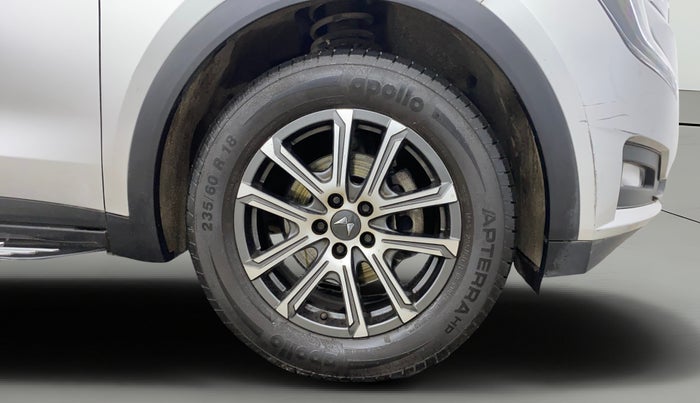 2023 Mahindra XUV700 AX 7 D AT 7 STR, Diesel, Automatic, 16,368 km, Right Front Wheel