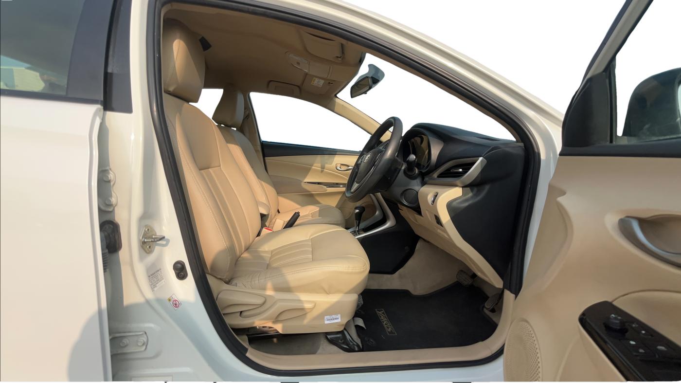 2018 Toyota YARIS G CVT, Petrol, Automatic, 76,889 km, Right Side Front Door Cabin