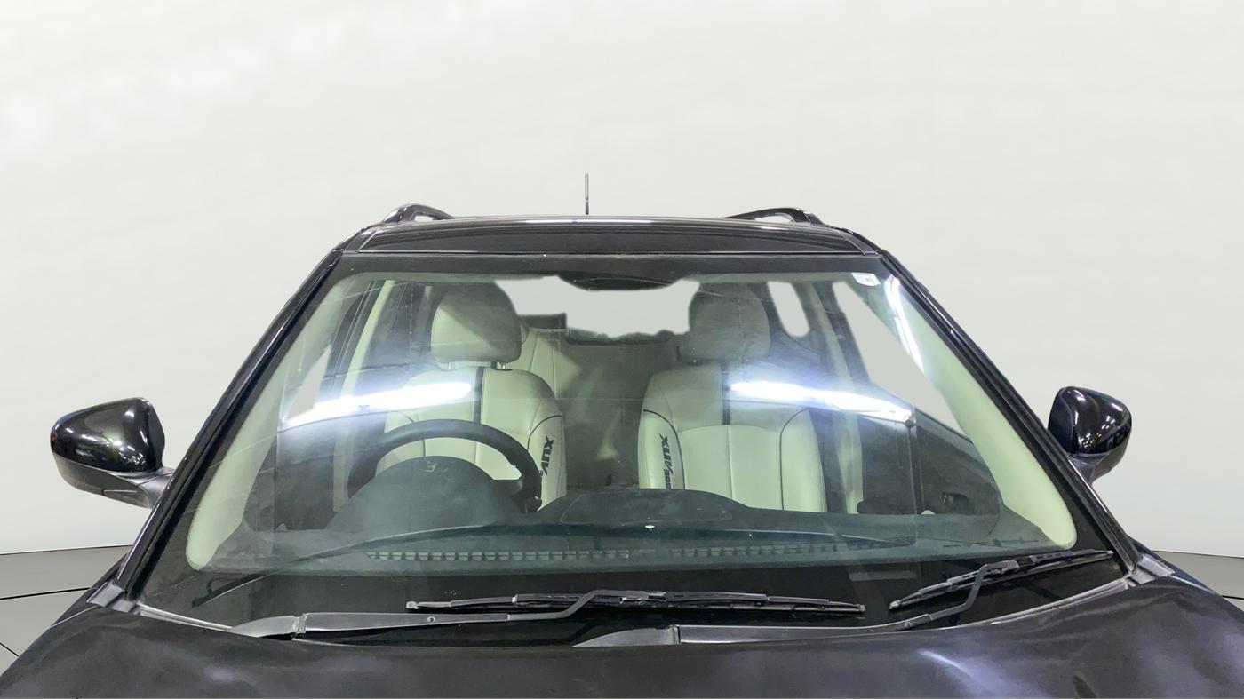 2022 Mahindra XUV300 W6 1.5 Diesel, Diesel, Manual, 68,922 km, Front Windshield