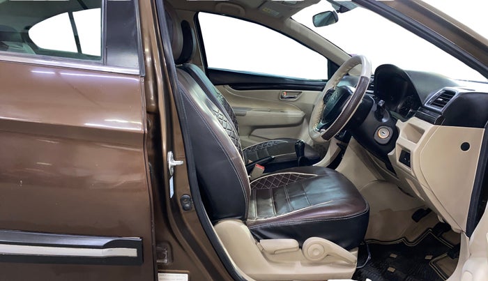 2017 Maruti Ciaz DELTA 1.4 MT PETROL, Petrol, Manual, 63,248 km, Right Side Front Door Cabin