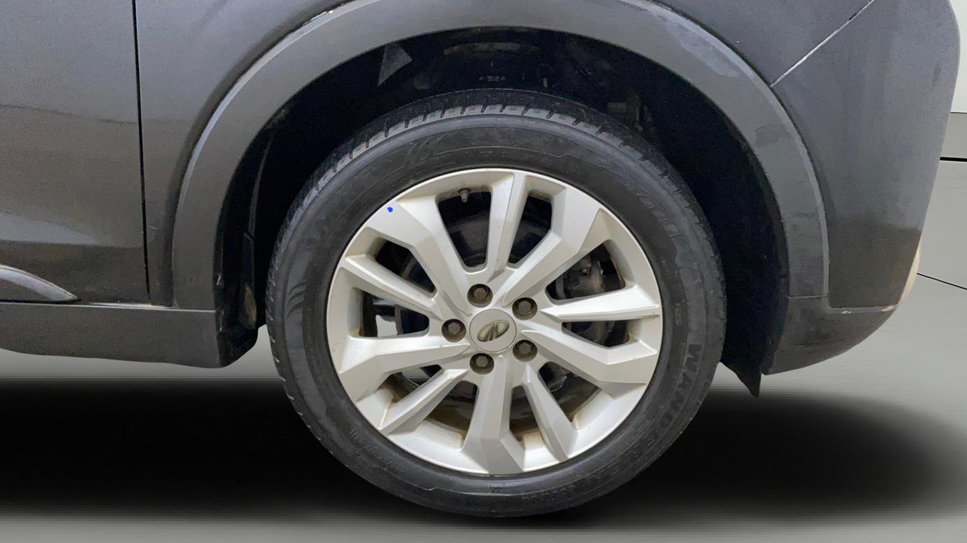 2020 Mahindra XUV300 W8 1.2 PETROL, Petrol, Manual, 50 km, Right Front Wheel