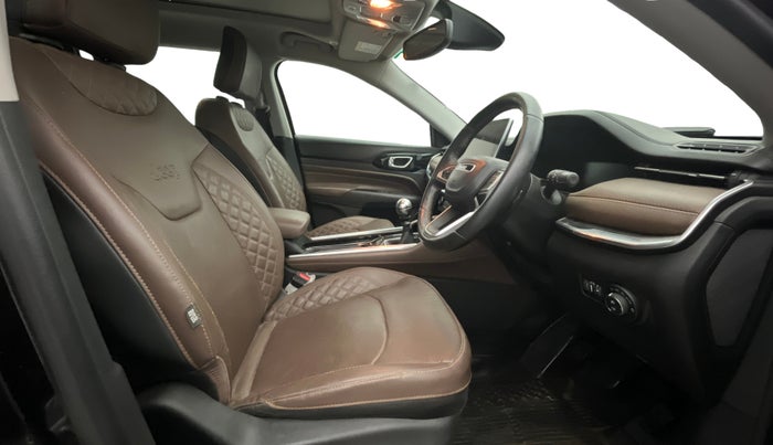 2023 Jeep MERIDIAN LIMITED (O) 4X2 MT, Diesel, Manual, 28,702 km, Right Side Front Door Cabin