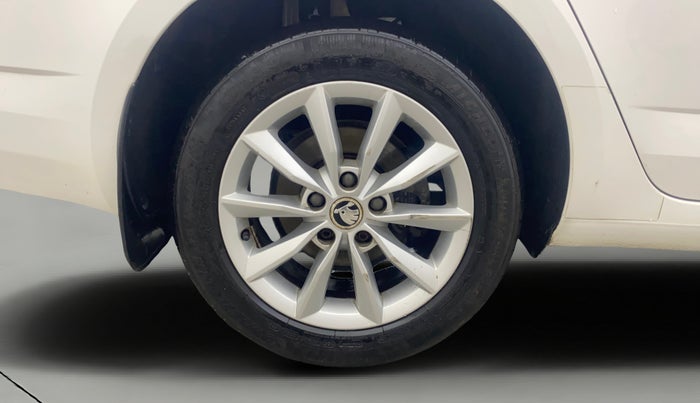 2016 Skoda Octavia STYLE PLUS AT 1.8 TSI, Petrol, Automatic, 63,863 km, Right Rear Wheel