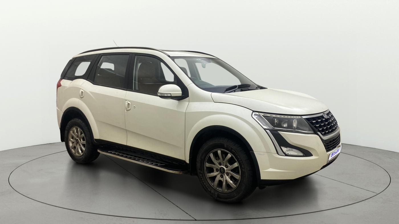 2020 Mahindra XUV500 W9 AT, Diesel, Automatic, 1,21,434 km, Right Front Diagonal