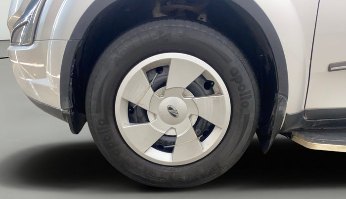 2018 Mahindra XUV500 W7, Diesel, Manual, 90,668 km, Left Front Wheel