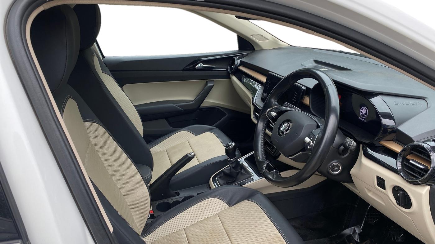 2022 Skoda SLAVIA STYLE 1.0L TSI MT, Petrol, Manual, 24,312 km, Right Side Front Door Cabin
