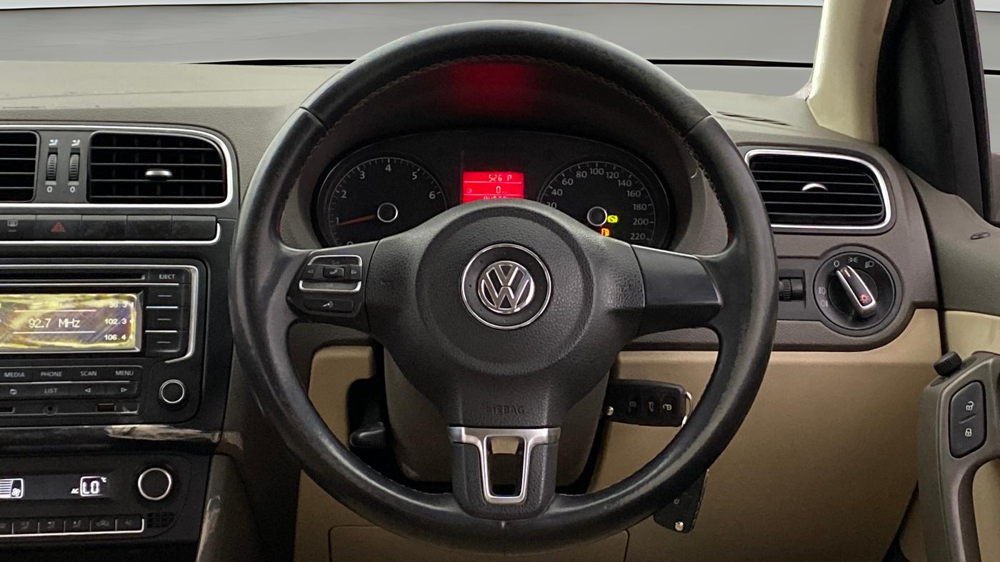 2013 Volkswagen Vento HIGHLINE PETROL AT, Petrol, Automatic, 84,536 km, Steering Wheel Close Up