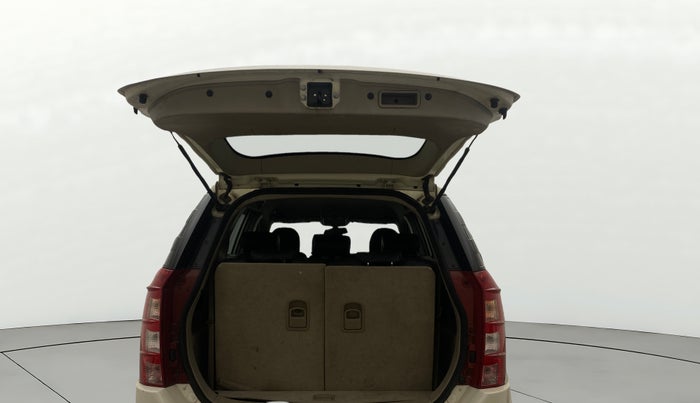 2017 Mahindra XUV500 W6 AT, Diesel, Automatic, 1,28,835 km, Boot Door Open