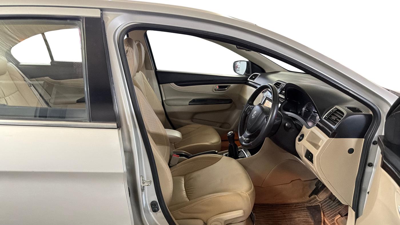 2017 Maruti Ciaz ALPHA 1.4 PETROL, Petrol, Manual, 71,580 km, Right Side Front Door Cabin