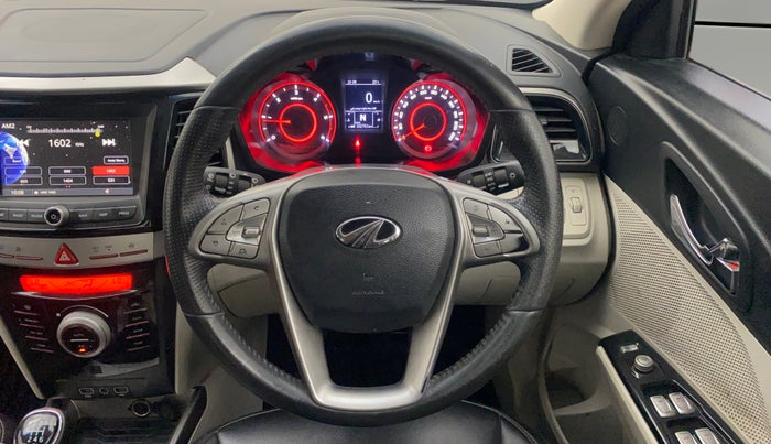 2022 Mahindra XUV300 W8 1.5 DIESEL, Diesel, Manual, 1,02,718 km, Steering Wheel Close Up