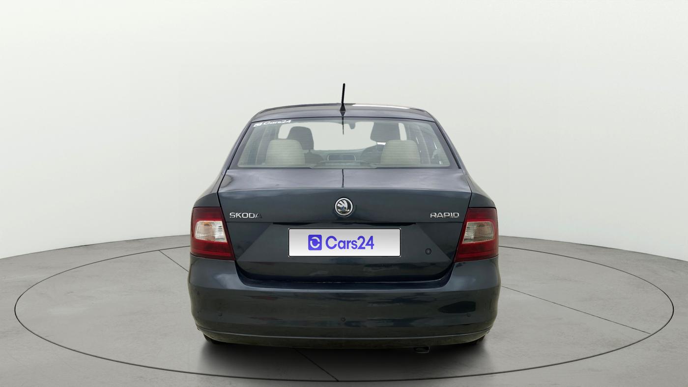 2015 Skoda Rapid 1.6 MPI STYLE PLUS, CNG, Manual, 1,29,687 km, Back/Rear