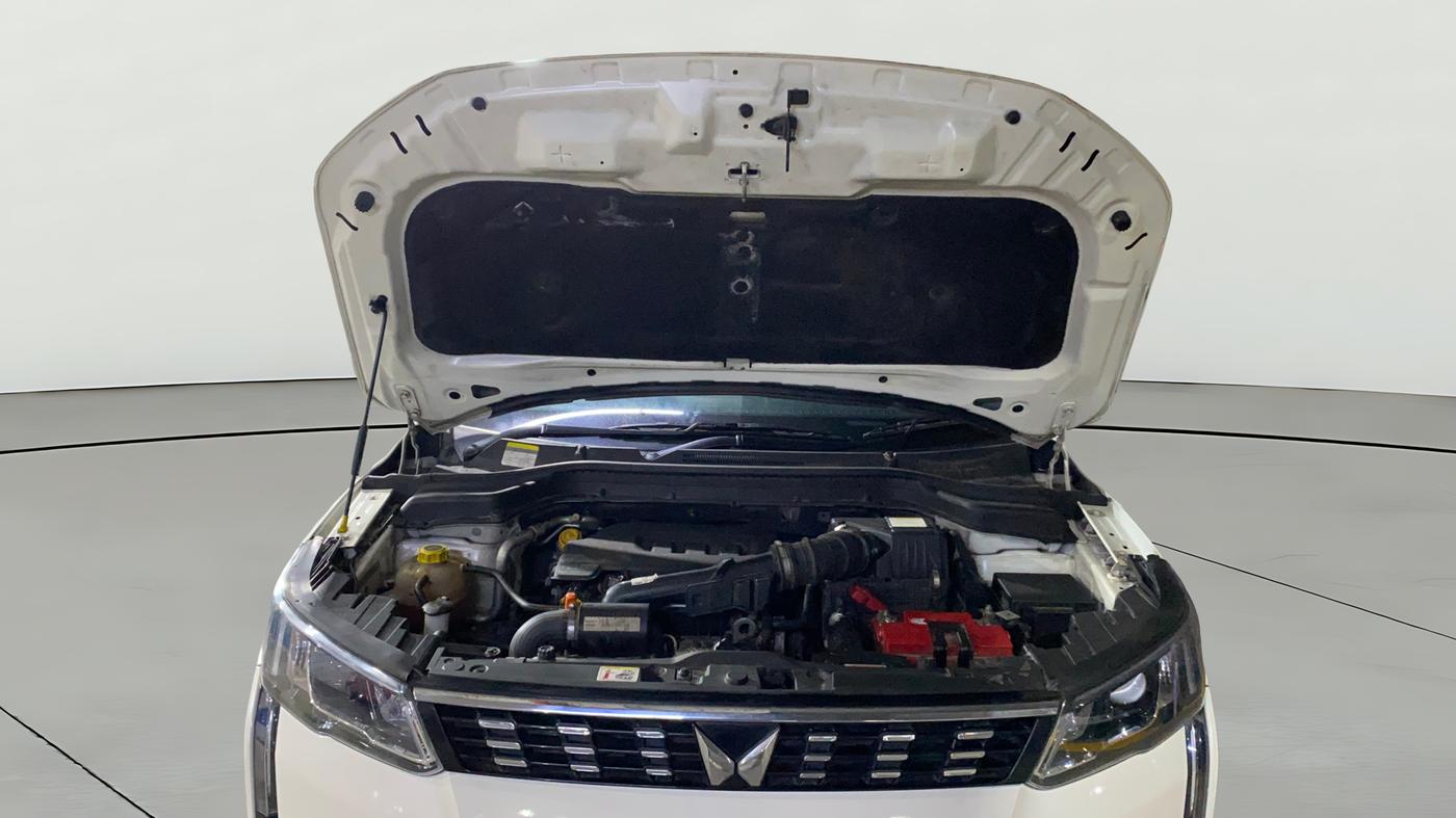 2023 Mahindra XUV300 W8 1.2 PETROL, Petrol, Manual, 22,230 km, Open Bonet