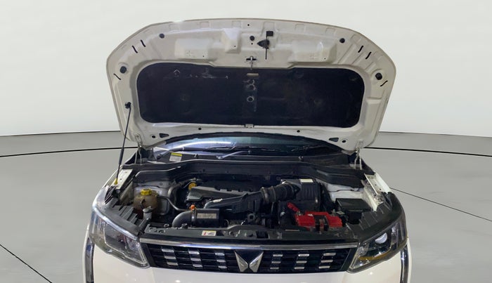 2023 Mahindra XUV300 W8 1.2 PETROL, Petrol, Manual, 22,230 km, Open Bonet