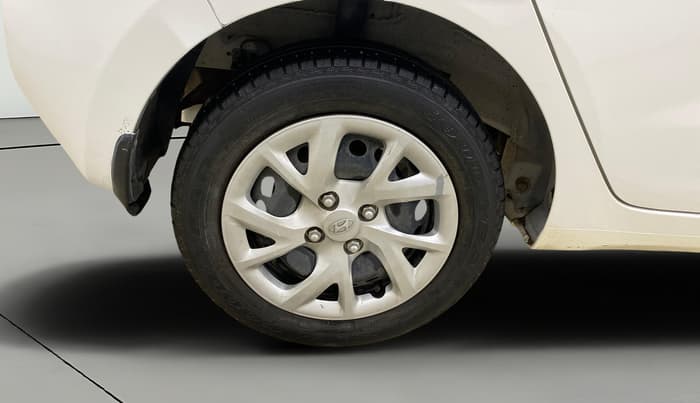 2017 Hyundai Grand i10 MAGNA AT 1.2 KAPPA VTVT, Petrol, Automatic, 18,660 km, Right Rear Wheel