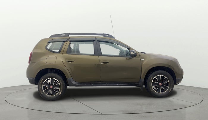 2016 Renault Duster 110 PS RXZ 4X4 MT DIESEL, Diesel, Manual, 1,32,665 km, Right Side View