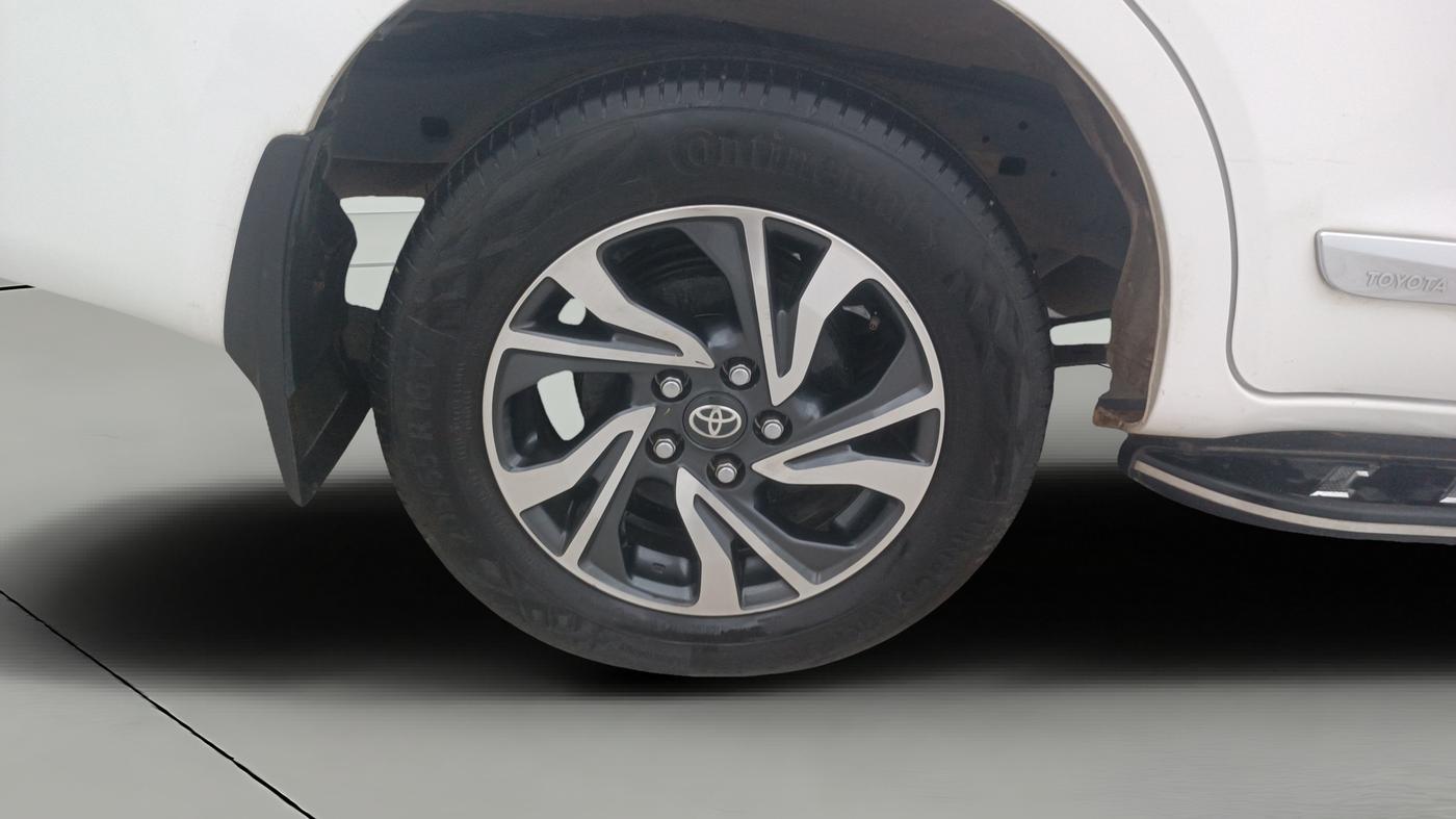 2024 Toyota Innova Crysta GX Plus 8 STR, Diesel, Manual, 69,437 km, Right Rear Wheel