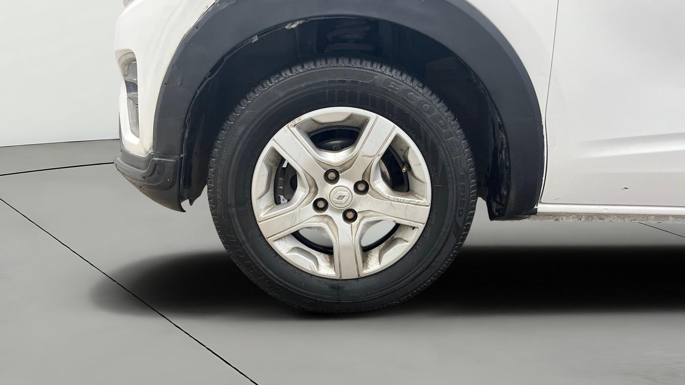 2019 Renault TRIBER RXZ, CNG, Manual, 31,175 km, Left Front Wheel
