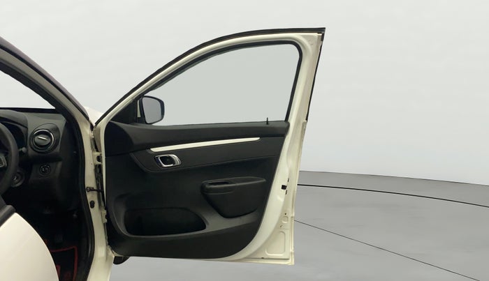 2022 Renault Kwid CLIMBER MT 1.0, Petrol, Manual, 67,463 km, RHS Front Door