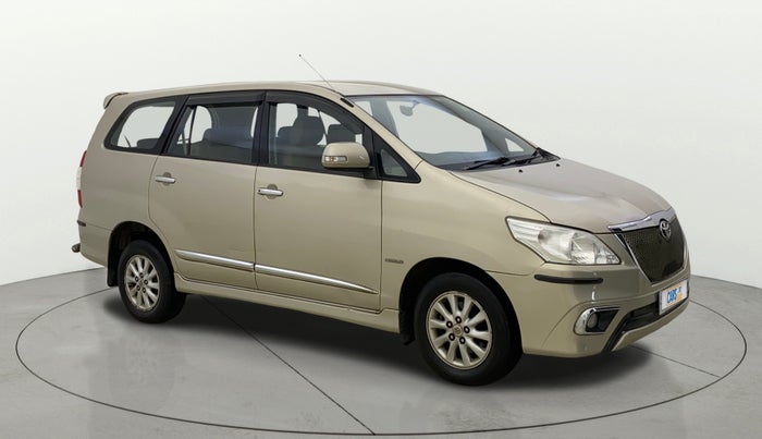 2014 Toyota Innova 2.5 VX 8 STR, Diesel, Manual, 79,175 km, Right Front Diagonal