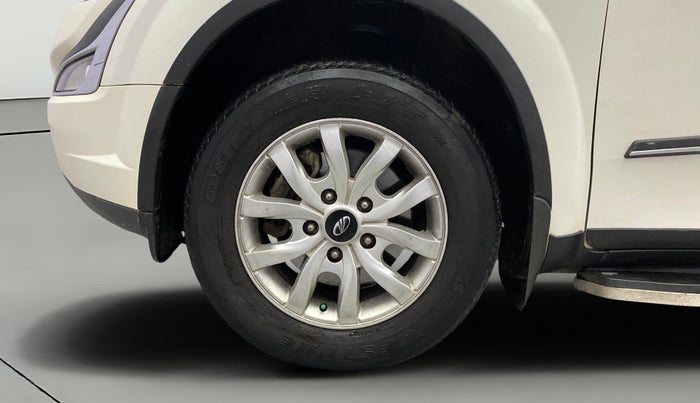2016 Mahindra XUV500 W8, Diesel, Manual, 1,23,899 km, Left Front Wheel