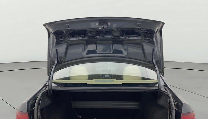 2017 Skoda Rapid AMBITION 1.6 MPI MT, Petrol, Manual, 34,644 km, Boot Door Open