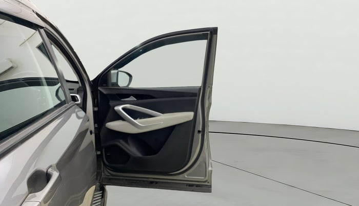 2022 MG HECTOR PLUS SUPER 1.5 PETROL TURBO HYBRID MT 7-STR, Petrol, Manual, 22,736 km, RHS Front Door