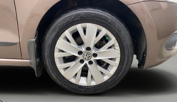 2015 Volkswagen Vento HIGHLINE 1.6 MPI, Petrol, Manual, 68,636 km, Right Front Wheel