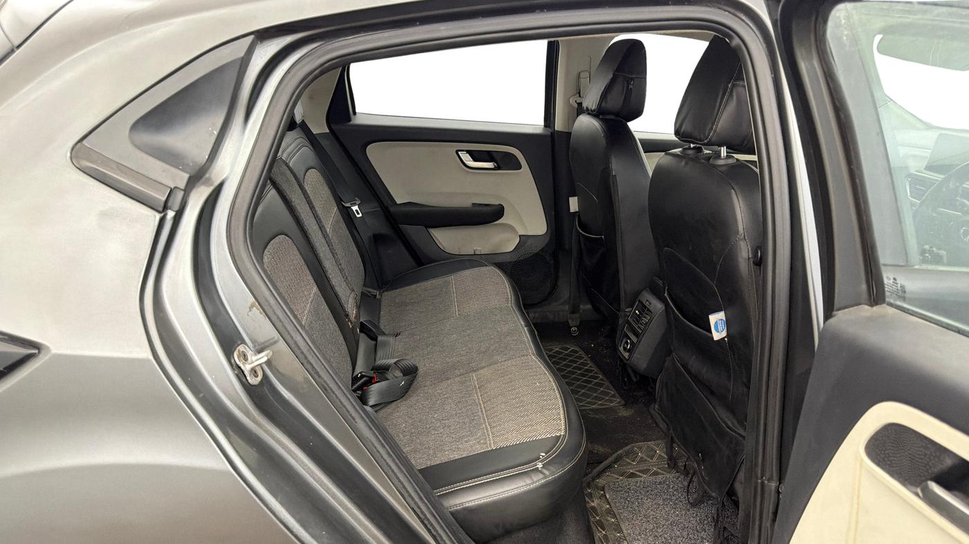 2022 Tata ALTROZ XZ PETROL, Petrol, Manual, 68,741 km, Right Side Rear Door Cabin