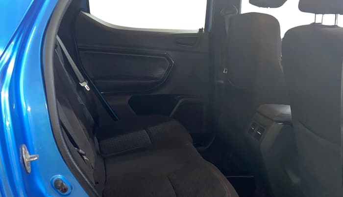 2022 Renault Kiger RXZ AMT DUAL TONE, Petrol, Automatic, 44,362 km, Right Side Rear Door Cabin
