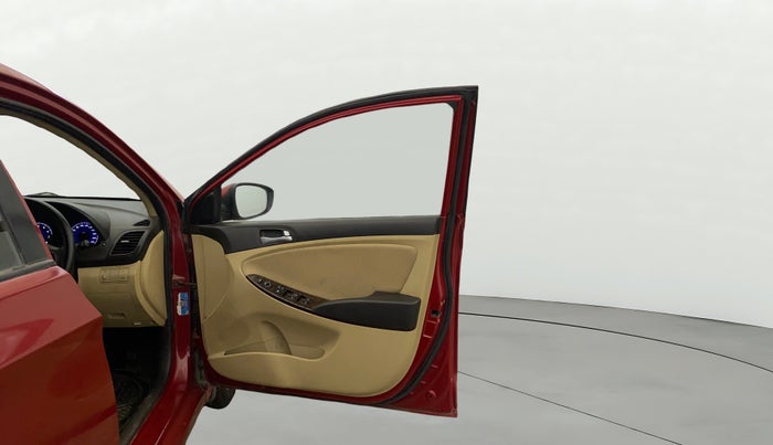 2015 Hyundai Verna FLUIDIC 4S 1.6 VTVT S(O), Petrol, Manual, 42,595 km, RHS Front Door