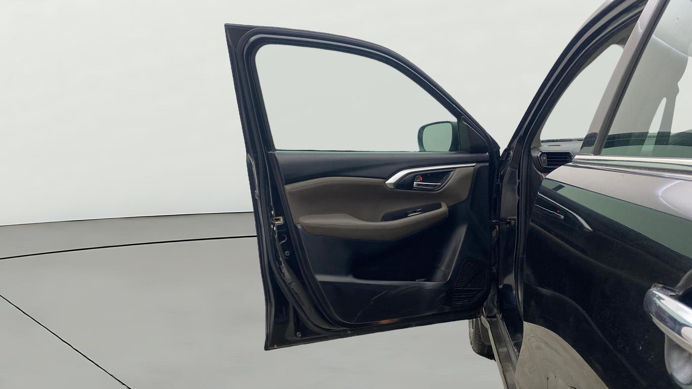 2022 Toyota URBAN CRUISER HYRYDER V HYBRID, Hybrid, Automatic, 1,08,490 km, LHS Front Door