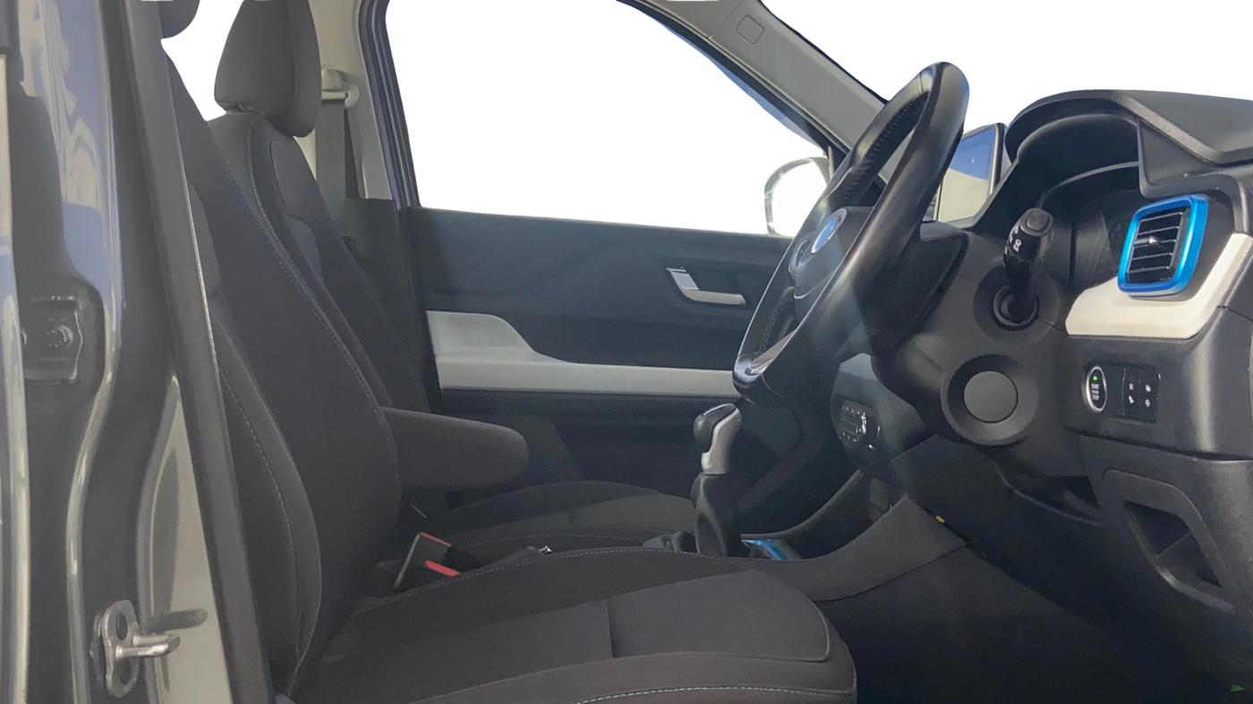 2024 Tata PUNCH Creative Dual Tone MT Sunroof, Petrol, Manual, 25,540 km, Right Side Front Door Cabin