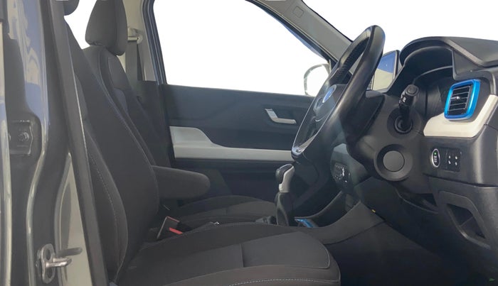 2024 Tata PUNCH Creative Dual Tone MT Sunroof, Petrol, Manual, 25,540 km, Right Side Front Door Cabin