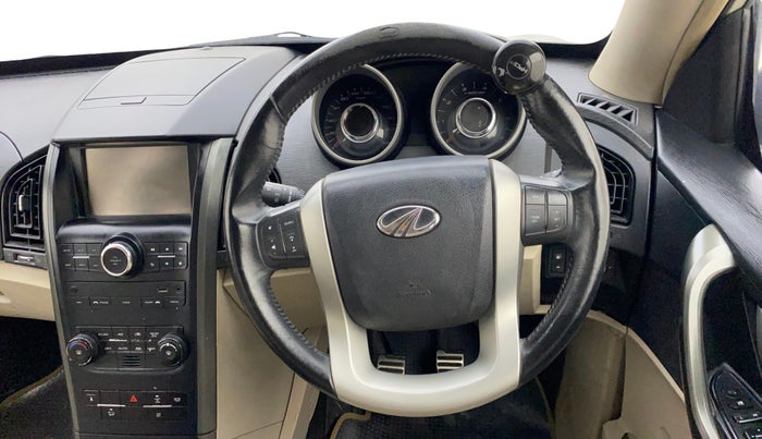 2015 Mahindra XUV500 W10, Diesel, Manual, 1,25,739 km, Steering Wheel Close Up
