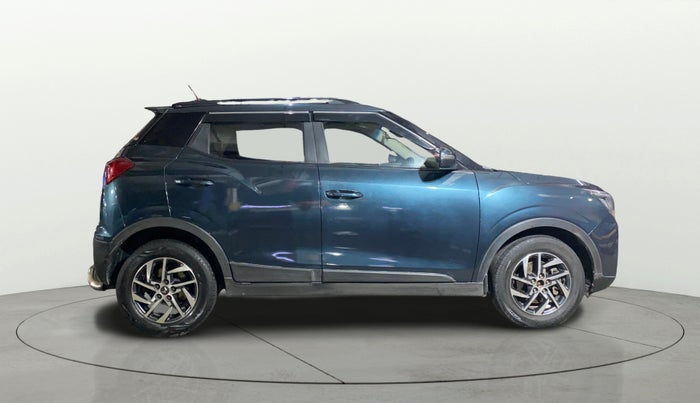 2022 Mahindra XUV300 W8 (O) 1.5 DIESEL, Diesel, Manual, 1,10,037 km, Right Side View