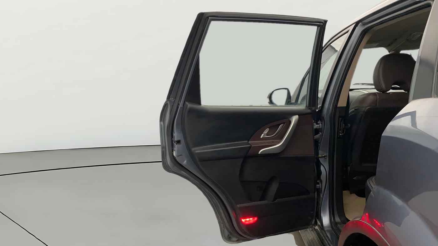 2014 Mahindra XUV500 W8, Diesel, Manual, 86,374 km, LHS Rear Door