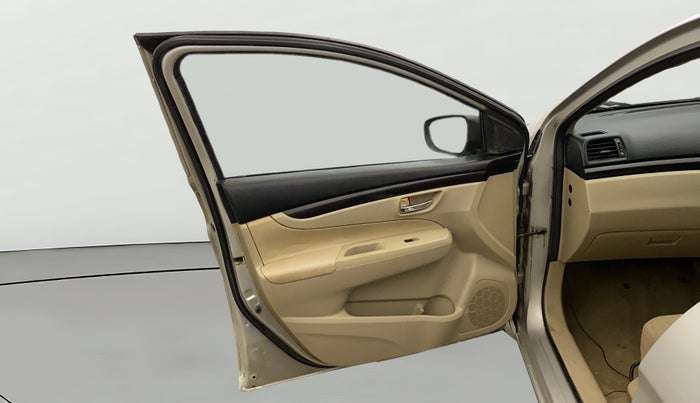 2016 Maruti Ciaz VXI, Petrol, Manual, 1,20,191 km, LHS Front Door