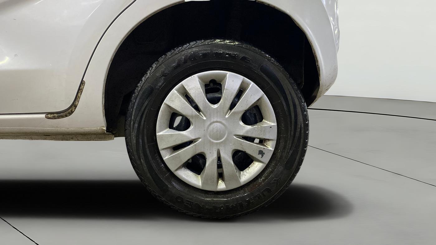 2017 Datsun Redi Go T (O), Petrol, Manual, 40,096 km, Left Rear Wheel