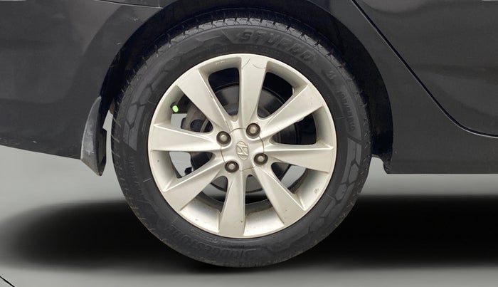 2013 Hyundai Verna FLUIDIC 1.6 VTVT SX, Petrol, Manual, 1,10,231 km, Right Rear Wheel